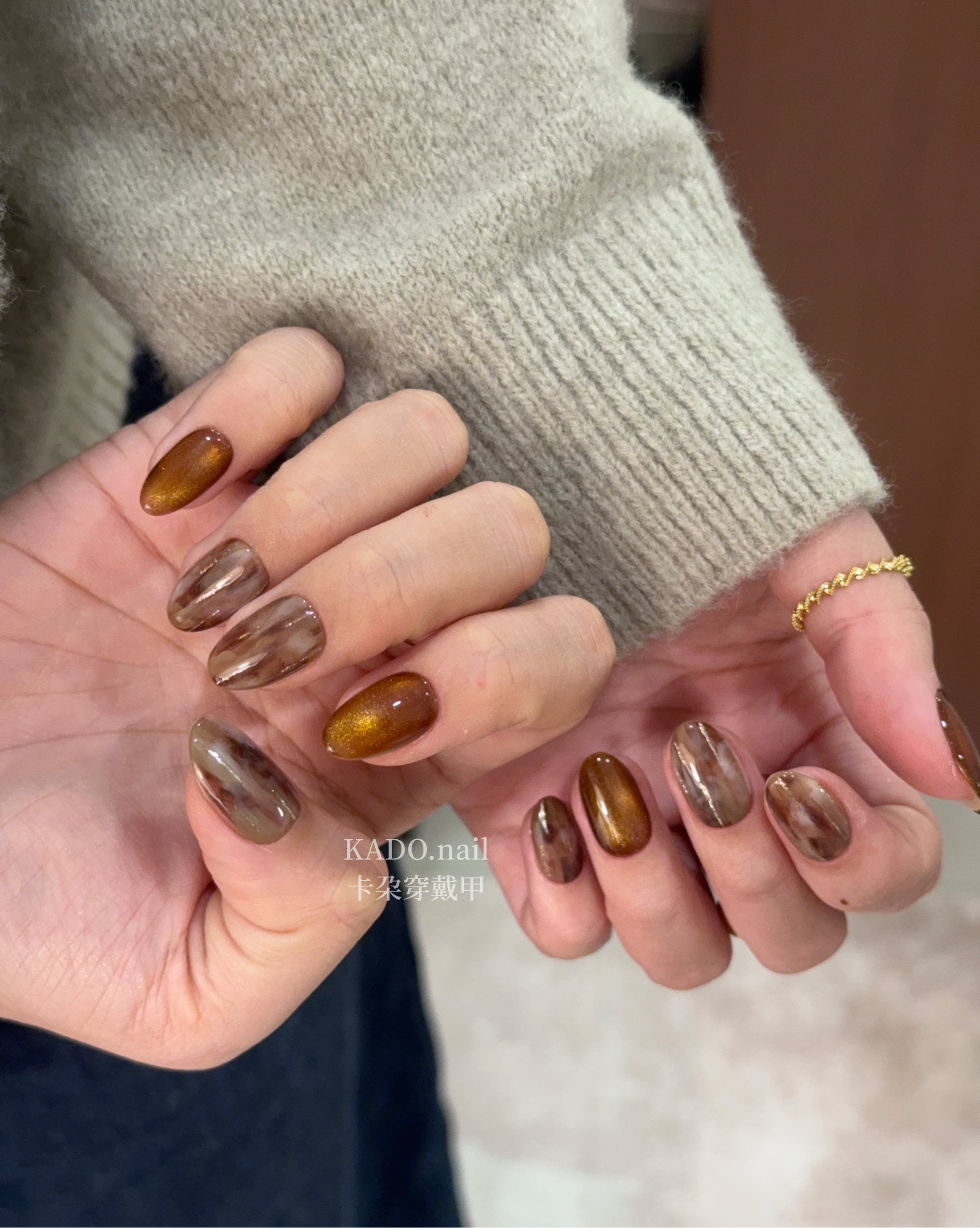 莫．琥珀 Mo．Amber