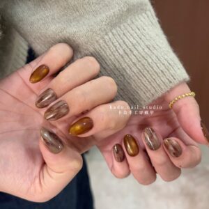 莫．琥珀 Mo Amber